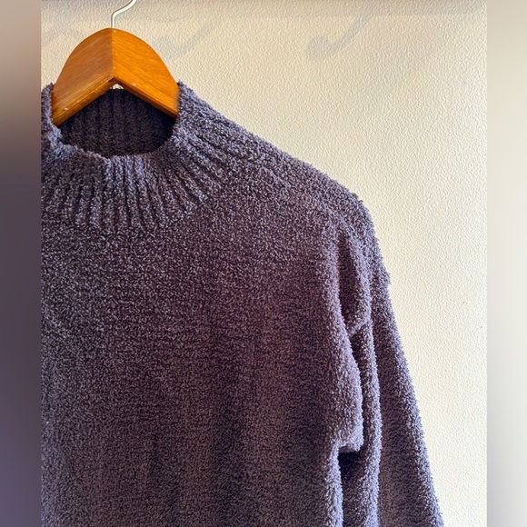 Uniqlo fuzzy fluffy sweater - Picture 1 of 3